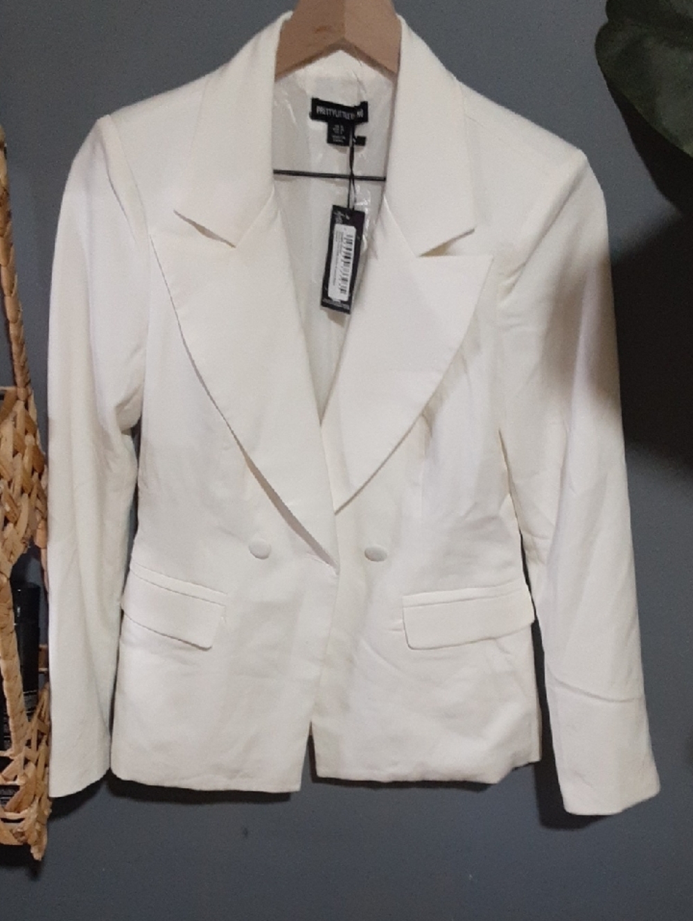 PrettyLittleThing White Woven Pocket Detail Double Breasted Blazer